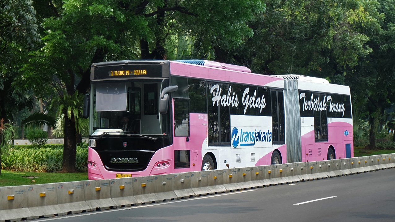 Transjakarta Tambah Armada Bus Pink Untuk Tingkat Keamanan - Daelpos