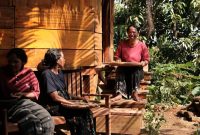 Aktivitas warga lokal Desa Wisata Liang Ndara, Manggarai Barat. / foto ist