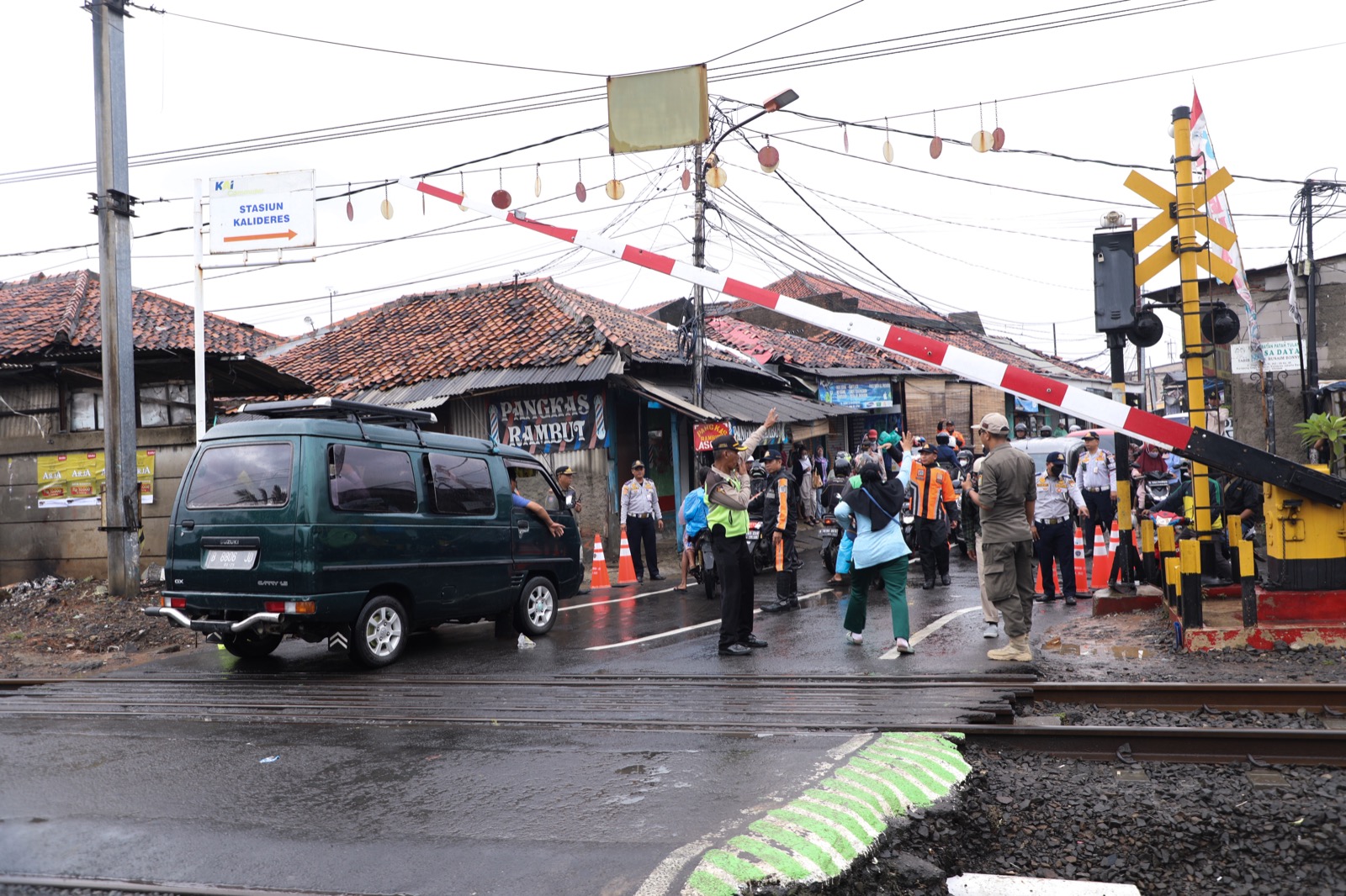 Pj Heru Budi Uji Coba Rekayasa Lalin Persimpangan Stasiun Kalideres