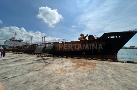 Proses Pertolongan Sukses , Kapal MT Kristin Bersandar di Pelabuhan PDS Lombok