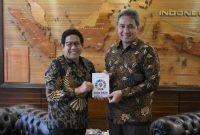 Menteri Desa, Pembangunan Daerah Tertinggal, dan Transmigrasi Abdul Halim Iskandar Audensi dengan Dirjen Kebudayaan Kemendikbid Ristek Hilmar Farid dikantor Kemendes PDTT.
Jakarta, Rabu, (8/3/2023) 
Foto. Kemendes PDTT