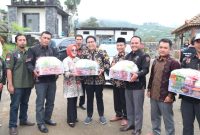 MAGELANG - Menteri Desa, Pembangunan Daerah Tertinggal, dan Transmigrasi Abdul Halim Iskandar kunjungan kerja ke BUM Desa Mekar Sembada Mulya Desa Wonolelo Kecamatan Sawangan Kabupaten Magelang, Kamis (13/4/2023)
Foto : Angga/Kemendespdtt