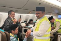 Menag Yaqut Cholil Qoumas melepas keberangkatan jemaah haji JKG-01 di Bandara Soeta