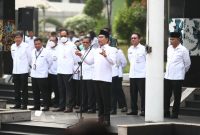 Menteri Desa, PDT, dan Transmigrasi (Mendes PDTT) Abdul Halim Iskandar bersama Wakil Mendes PDTT Budi Arie Setiadi, Sekjen Kemendes PDTT Taufik Madjid menggelar Apel Pagi dan Halalbihalal Idul Fitri 1444 H dengan pegawai Kemendes PDTT, Jakarta, Selasa (2/5/2023).
Foto: Kemendes PDTT