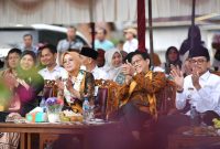 Menteri Desa, Pembangunan Daerah Tertinggal, dan Transmigrasi Abdul Halim Iskandar didampingi Istri Lilik Umi Nasriyah , Bupati Lima Puluh Kota Safaruddin Dt. Bandaro Rajo ,Rektor UNP Prof.Genefri menghadiri dan meresmikan Objek Wisata di Desa/Nagari Harau yang Merupakan dana Dari Kemendes.
Harau,Sumbar,Jumat, (19/5/2023)
Foto : Mugi / Kemendes PDTT