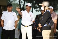 Menkominfo Johnny G. Plate dan Kepala Staf Kepresidenan Moeldoko dalam kunjungan ke Media Center dan lokasi pelaksanaan rangkaian KTT ke-42 ASEAN 2023 di Labuan Bajo, Manggarai Barat, Nusa Tenggara Timur, Selasa (02/05/2023). - (Indra)