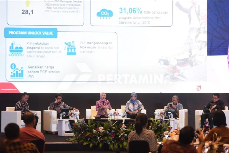 Direktur Utama Pertamina Nicke Widyawati menyampaikan pemaparan mengenai pencapaian kinerja Pertamina pada saat acara Media Briefing “Capaian Kinerja 2022 PT Pertamina Persero” yang diselenggarakan di Gedung Grha Pertamina, Jakarta pada Selasa (6/6/2023).