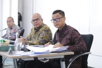 Direktur Utama PLN, Darmawan Prasodjo (kanan) dan Komisaris Utama PLN, Amien Sunaryadi (kiri) saat menghadirI RUPS PLN, Rabu (7/6)