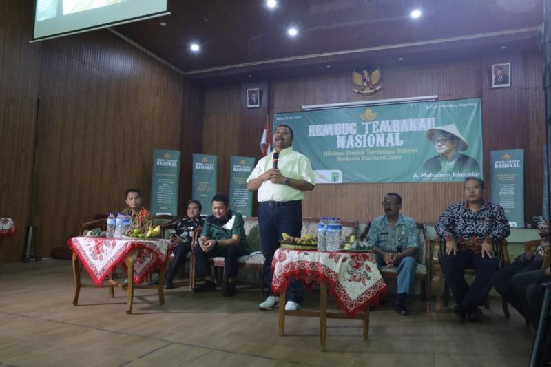 Magelang-Sekretaris BPSDM Kementerian Desa, Pembangunan Daerah Tertinggal dan Transmigrasi Asnawi Sabil memberikan sambutan sekaligus membuka acara Diseminasi Sistem Pembelajaran Mandiri Masyarakat Melalui Dana Desa Untuk Mendukung Percepatan 
Pembangunan Ekonomi Desa, Daerah Tertinggal, dan Transmingrasi di Kantor Desa Pucungrejo Kecamatan Muntilan, Kabupaten Magelang, Provinsi Jawa Tengah
Dengan Narasumber : 1. Penasehat Mendes PDTT Abdullah,  2. Kepala Pusat Pelatihan Masyarakat Fujie Hartanto, Sabtu, 10 Juni 2023  Foto : Nugrah S. Humas Kemendes