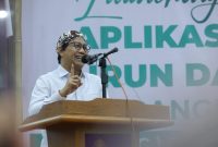 Surabaya – Abdul Halim Iskandar Menteri Desa Pembangunan Daerah Tertinggal dan Transmigrasi (Mendes PDTT) melaunching aplikasi digital Koperasi Urun Dana Sejahtera bertajuk “Kebangkitan Pengusaha” di Grand INNA  Tunjungan, Surabaya, pada Rabu (14/5/2023). Foto : Didi Humas Kemendesa