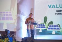 Executive Vice President Keselamatan, Kesehatan Kerja dan Lingkungan PLN Komang Parmita saat menjelaskan upaya PLN dalam mendorong pemanfaatan FABA pada acara Seminar Nasional bertajuk 'Value Creation of FABA untuk Mendukung Infrastruktur Pertanian dan Pembangunan Berkelanjutan yang digelar PLN Group di Semarang, Rabu (14/6).