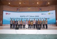 Jajaran Direksi PLN, Komisaris dan Direksi PLN Icon Plus foto bersama sesaat setelah Rapat Umum Pemegang Saham Laporan Pertanggungjawaban Tahun 2022 di Jakarta, Rabu (14/6).