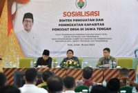 Menteri Desa, Pembangunan Daerah Tertinggal, dan Transmigrasi Abdul Halim Iskandar didampingi Muhammad Yusuf Chudlori , Kepala Pusat Pengembangan Pemberdayaan Masyarakat Desa, Daerah Tertinggal, dan Transmigrasi Yusra dalam Sosialisasi Bimtek Penguatan dan Peningkatan Kapasitas Penggiat Desa di Jawa Tengah tersebut. Selain itu ratusan penggiat desa di Provinsi Jawa Tengah.
Surakarta, Jumat (16/6/2023).