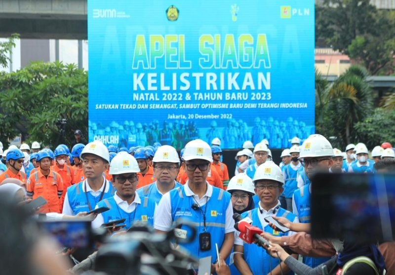 Direktur Utama PLN, Darmawan Prasodjo saat memberikan keterangan kepada awak media pada saat Apel Siaga Kelistrikan Natal 2022 dan Tahun Baru 2023 di Kantor Pusat PLN