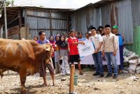 Program Tebar Berkah Daging di Kampung Pemulung yang berada di daerah Lebak Bulus Jakarta Selatan.