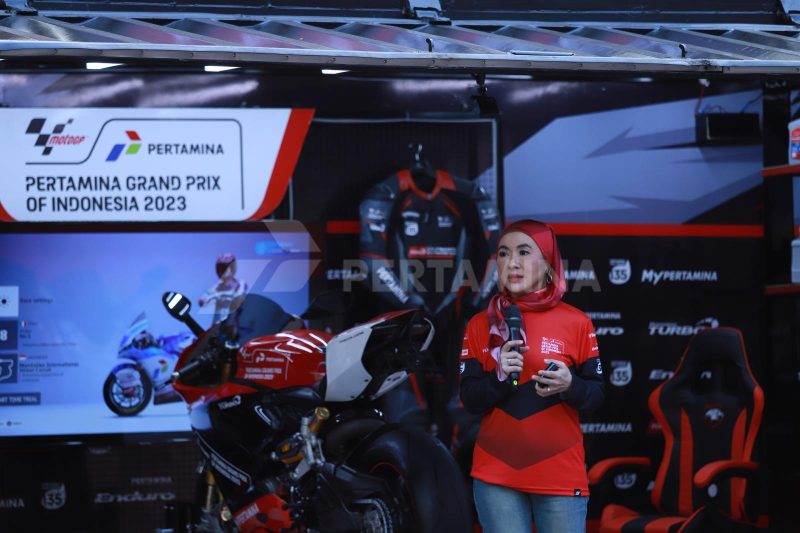 Direktur Utama PT Pertamina (Persero), Nicke Widyawati memberikasan sambutan dalam acara Launching Pertamina GP of Indonesia yang diselenggrakan di area Senayan City, Jakarta, Sabtu, (22/7/23).
