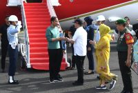 Presiden Jokowi dan Ibu Iriana tiba di Bengkulu, Rabu (19/07/2023). (Foto: BPMI Setpres )