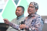Menteri Desa, Pembangunan Daerah Tertinggal, dan Transmigrasi Abdul Halim Iskandar memberikan arahan dalam acara Training of Trainer Peningkatan Partisipasi Pegiat Desa dalam Pembangunan dan Pemberdayaan Masyarakat Desa di Surabaya, Sabtu (22/7/2023). Kegiatan ini diikuti oleh para pendamping desa dari lima kabupaten yakni Bojonegoro, Gresik, Mojokerto, Jember, Sumenep. 
Foto: Wening/Kemendes PDTT