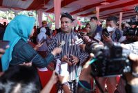 Klaten - Wakil Menteri Desa, Pembangunan Daerah Tertinggal dan Transmigrasi (Wamendes PDTT) Paiman Raharjo menghadiri Hari Ulang Tahun Kabupaten Klaten ke-219 di Alun-alun Klaten. 
Foto  by : Didi Kemendesa