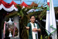 Menteri Desa, Pembangunan Daerah Tertinggal, dan Transmigrasi Abdul Halim Iskandar membuka perlombaan dalam rangka HUT ke-78 RI di lapangan kantor Kemendes PDTT Kalisari, Jakarta Timur, Jumat (28/7/2023). Gus Halim berpesan agar kontingen setiap unit kerja eselon 1 bertanding suportif dan ambisius merebut gelar juara umum. 
Foto: Wening/Kemendes PDTT