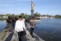 KLATEN - Wakil Menteri Desa, Pembangunan Daerah Tertinggal dan Transmigrasi (Wamendes PDTT) Paiman Raharjo Meninjau lokasi Embung Gemblegan di Kec. Kalikotes Kab. Klaten  
Foto  by : Didi Kemendesa