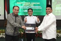 Menkominfo Budi Ari Setiadi menyerahkan Tugas Kepada Paiman Raharjo Sebagai Wakil Menteri Desa PDTT yang baru dilantik oleh Presiden Joko Widodo dan Serah Terima Jabatan disaksikan sekaligus ditandatangani oleh Menteri Desa PDTT Abdul Halim Iskandar di Kantor Kemendes PDTT.Jakarta,Senin (24/7/2023).

Foto : Mugi / Kemendes PDTT