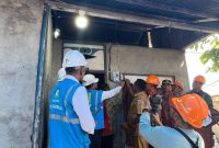 Penyalaan listrik secara simbolis di salah satu rumah warga di Desa Matakus oleh General Manager PLN UIW Maluku dan Maluku Utara, Kepala Desa Matakus, dan salah satu warga masyarakat Desa Matakus serta didampingi oleh Forkopimda Kabupaten Kepulauan Tanimbar, dan Jajaran Manajemen PLN UIW Maluku dan Maluku Utara.