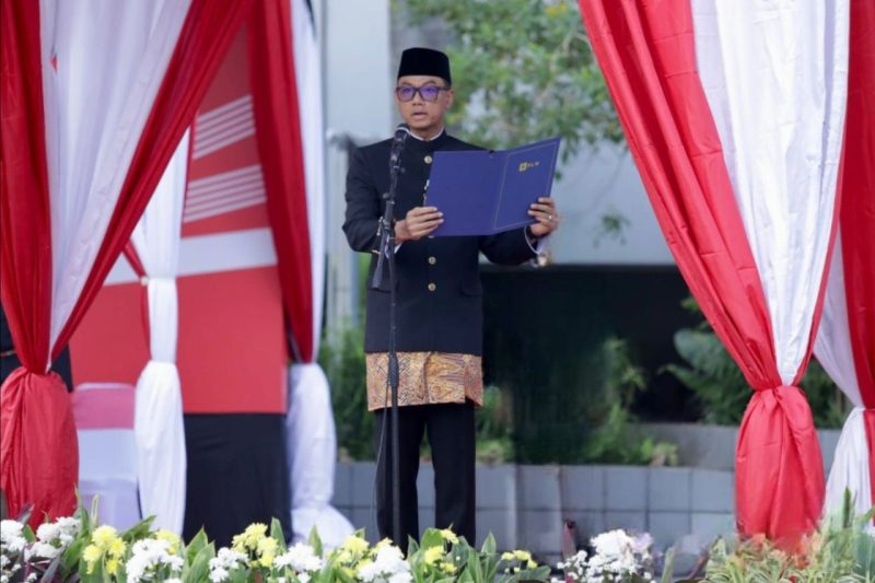 Direktur Utama PLN, Darmawan Prasodjo saat menjadi Pembina Upacara memperingati HUT ke-78 RI di Kantor Pusat PLN, Kamis, (17/8).