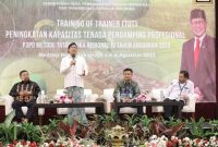 JAKARTA - Abdul Halim Iskandar Menteri Desa, PDTT Membuka dan Memberikan Arahan di Acara Training of Trainer  (TOT) Peningkatan Kapasitas Tenaga Pendamping Profesional P3PD Metode Tatap Muka Regional IV Tahun Anggaran 2023. 
Selasa, 1 Agustus 2023  
Foto : Didi Humas