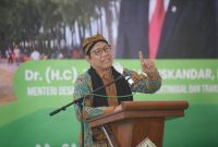 Menteri Desa, Pembangunan Daerah Tertinggal, dan Transmigrasi Abdul Halim Iskandar didampingi Kepala Pusat PPMDDTT M Yusra, PJ Bupati Bireuen Aulia Sofyan, Anggota Komisi V DPR RI Ruslan M Daud meresmikan Desa Wisata Pantai Cemara Gampong Lingka Kuta, Kecamatan Gandapura, Kabupaten Bireun, Sabtu (5/8/2023)

Foto : Mugi/KemendesPDTT