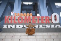 Menteri Desa, Pembangunan Daerah Tertinggal, dan Transmigrasi Abdul Halim Iskandar didampingi Anggota Komisi V DPR RI Ruslan M Daud, Pj Walikota Sabang Reza Fahlevi, Ketua DPRK Sabang Muhammad Nasir, Anggota Komisi V DPR RI Irmawan mengunjungi Titik NOL Kilometer Sabang paling ujung barat indonesia,Kota Sabang, Nanggroe Aceh Darussalam, Minggu (6/8/2023)

Foto : Mugi/HumasKemendesPDTT