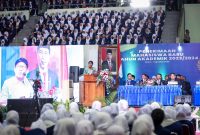 Menteri Desa, Pembangunan Daerah Teringgal dan Transmigrasi, Abdul Halim Iskandar didampingi Istri Lilik Umi Nashriyah menghadiri sekaligus menjadi pembicara pada kegiatan Pembukaan Pengenalan Kehidupan Kampus Bagi Mahasiswa Baru Universitas Negeri Yogyakarta Tahun Ajaran 2023-2024. Selasa (08/08/23).

Dok. Sigit Purwanto/Humas Kemendes