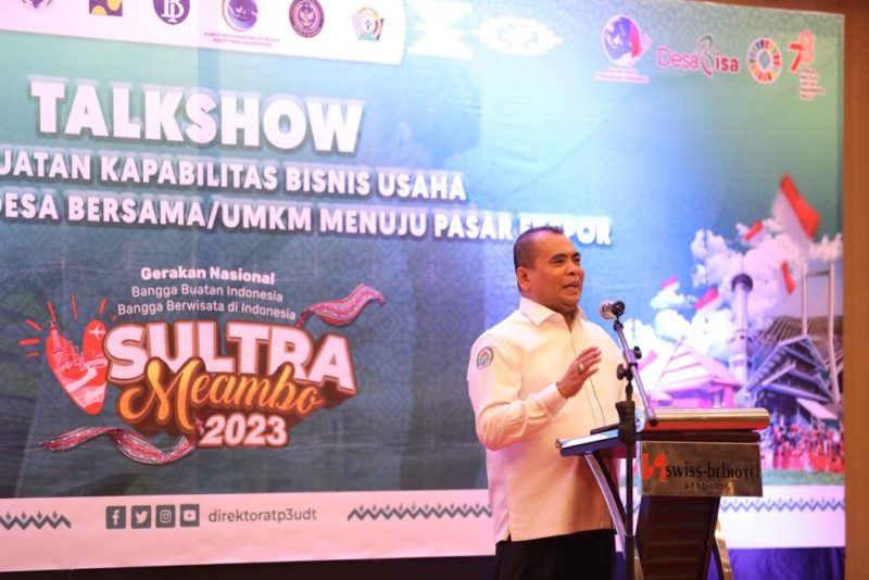 KENDARI- Wakil Menteri Desa, Pembangunan Daerah Tertinggal dan Transmigrasi Paiman Raharjo memberikan sambutan di acara Talkshow Penguatan Kapabilitas Bisnis Usaha BUM DESA/BUM  DESA BERSAMA/UMKM  Menuju Pasar Ekspor yg di buka oleh : Ali Mazi Gubernur Sulawesi Tenggara. Kamis (10/8/2023). 
Foto : Didi Humas Kemendesa