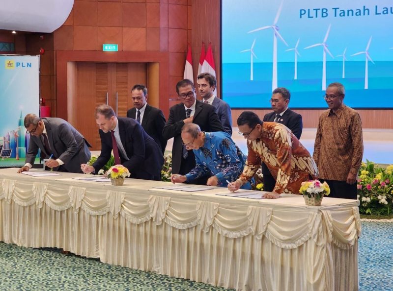 Ilustrasi penandatanganan PPA PLTB Tanah Laut 70 MW antara PLN, Total Eren, Adaro Power, dan PJBI.