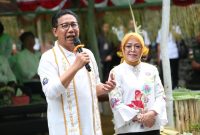 Menteri Desa, Pembangunan Daerah Teringgal dan Transmigrasi, Abdul Halim Iskandar didampingi Istri Lilik Umi Nashriyah beserta rombongan mengunjungi  Desa Musi, Kec. Lirung Kab. Kep. Talaud. Dalam kesempatan ini Menteri Desa PDTT Meresmikan Desa Adat, Desa Musi serta diberikan Tongkat oleh Dewan Adat sebagai Simbol Juru Damai dan dilanjutkan Penandatanganan Prasasti Desa Adat Musi
Kamis (16/08/23)