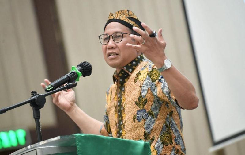 Menteri Desa, Pembangunan Daerah Tertinggal, dan Transmigrasi Abdul Halim Iskandar didampingi Kepala BPSDM Luthfiyah Nurlaela, Kepala Pusat PPMDDTT Yusra Menutup Refreshment Training Penguatan Pegiat Desa program P3PD angkatan 1 Provinsi Jawa Tengah dan Daerah DIY Tahun Anggaran 2023 di Semarang, Minggu (20/8/2023)

Foto: Mugi/Kemendes PDTT