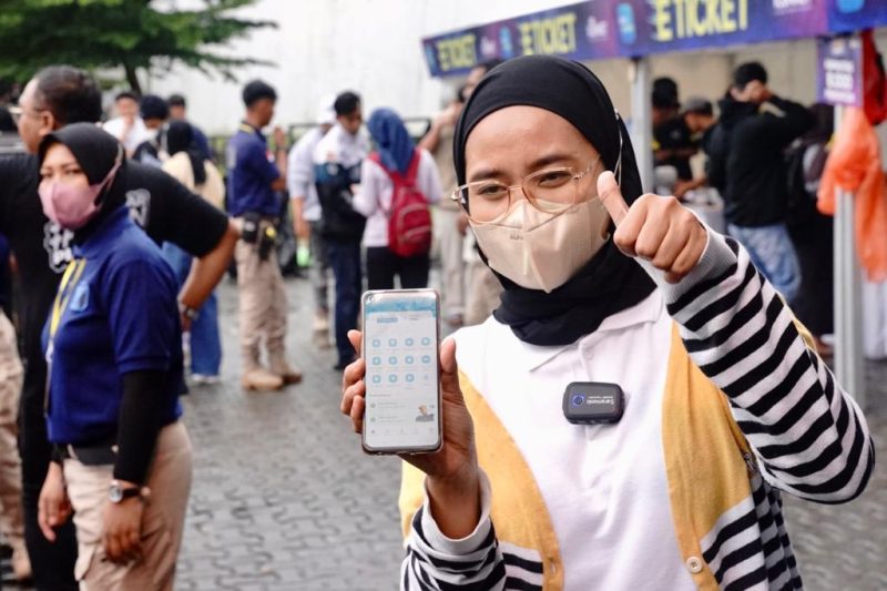 Cukup dengan menggunakan aplikasi PLN Mobile masyarakat dapat menikmati keseruan acara Gelegar PLN Mobile.