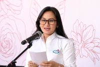 Ketua IIP BUMN Korwil D, Diny Darmawan Prasodjo menyampaikan sambutan saat penyerahan paket bantuan cegah stunting di Puskesmas Sudiang, Makassar, Sulawesi Selatan. Diny mengatakan upaya ini merupakan wujud peran aktif dan partisipasi IIP BUMN dalam program pencegahan stunting di Indonesia. Menurutnya, upaya pencegahan stunting harus dilakukan sedini mungkin.