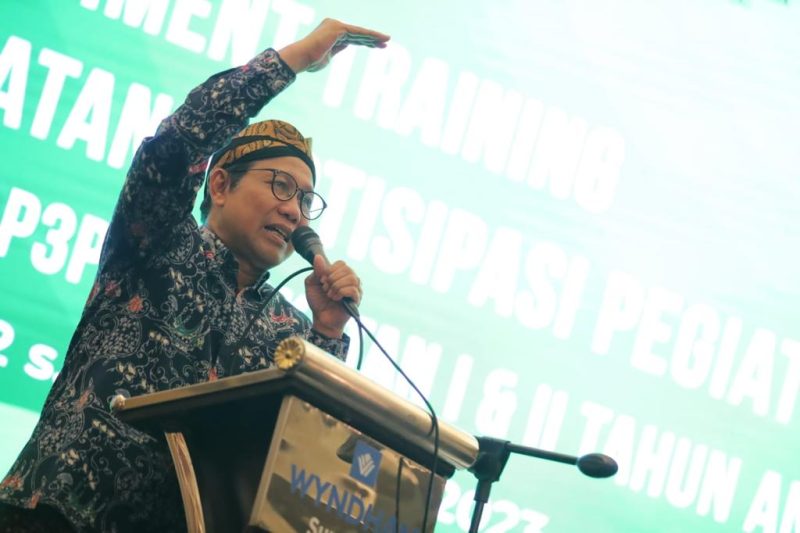 Surabaya - Menteri Desa, Pembangunan Daerah Tertinggal, dan Transmigrasi Abdul Halim Iskandar membuka kegiatan Refreshment Training Penguatan Kapasitas Partisipasi Pegiat Desa Program Penguatan Pemerintahan dan Pembangunan Desa (P3PD) Tahun Anggaran 2023 di Surabaya, Sabtu (12/8/2023).
Foto : Angga/KemendesPdtt