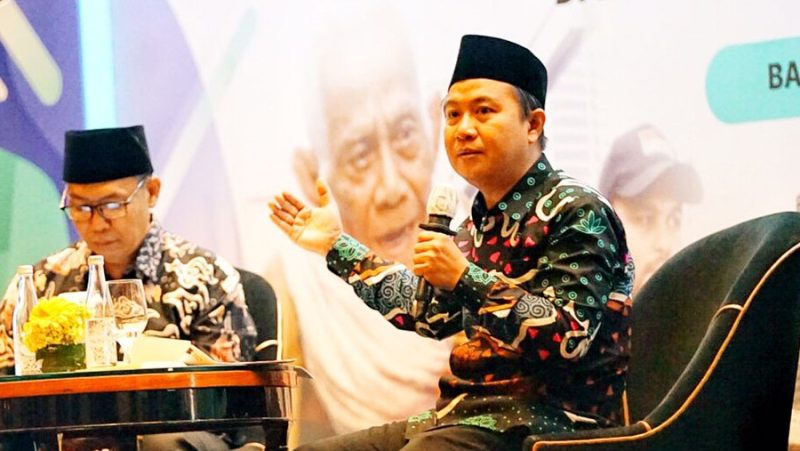 Dirjen Penyelenggaraan Haji dan Umrah Hilman Latief (kanan)