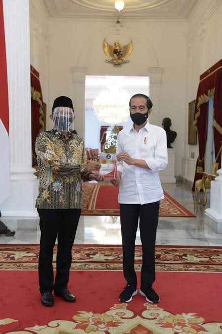 Anggota Komisi VIII DPR RI dari fraksi Partai Kebangkitan Bangsa (PKB) bersama Presiden Joko Widodo / foto ist