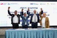 PLN, ACWA Power, dan Pupuk Indonesia siap berkolaborasi untuk mengembangkan green hydrogen dan green ammonia di Indonesia. Kiri ke kanan: Darmawan Prasodjo (Direktur Utama PLN), Pahala Nugraha Mansury (Wakil Menteri I BUMN Periode Desember 2020 - Juli 2023), Marco Arcelli (CEO ACWA Power), Achmad Bakir Pasaman (Direktur Utama Pupuk Indonesia Periode Agustus 2020 - Juli 2023).
