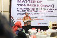 AMBON - Wakil Menteri Desa, Pembangunan Daerah Tertinggal dan Transmigrasi Paiman Raharjo membuka
Kegiatan Master of Trainer (MoT) strengthening BUMDesa and Other Village Economic Institutions di Ambon, Prov. Maluku pada Kamis (12-10-2023). 
Foto : Nugrah  S. Humas Kemendesa.