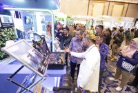 Pengunjung memenuhi Exhibition yang berisi karya-karya inovasi insan PLN se-Indonesia pada ajang LIKE 2023 di JIExpo, Kemayoran, Jakarta.