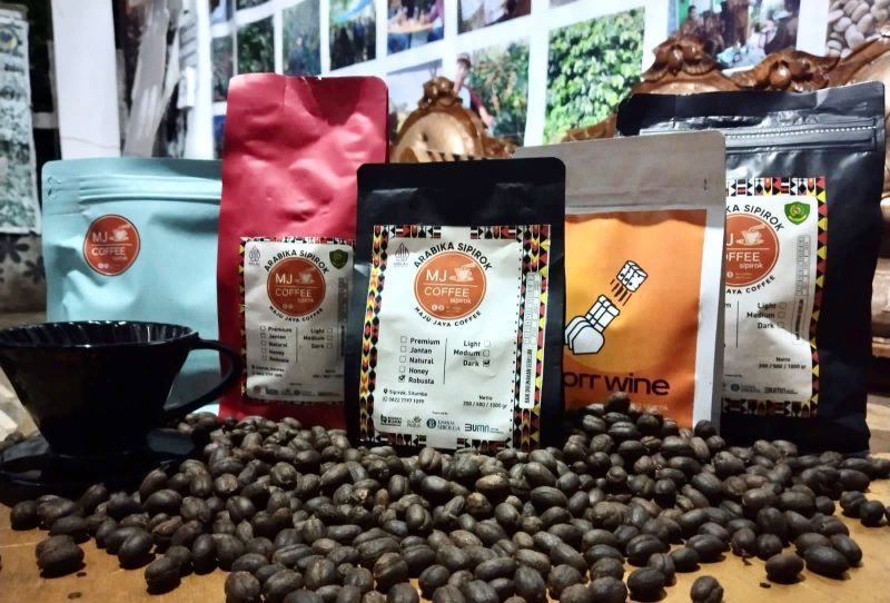 Beberapa produk yang di tawarkan oleh MJ Coffee perwakilan Rumah BUMN PLN Padangsidempuan, salah satu UMKM yang terdaftar di fitur marketplace di aplikasi PLN Mobile.