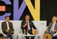 Dalam kesempatannya sebagai salah satu panelis pada Singapore International Energy Week (SIEW) 2023 yang digelar pada 20 - 24 Oktober 2023, Direktur Utama PLN Darmawan Prasodjo (tengah) menyampaikan pentingnya sistem jaringan transmisi yang kokoh dan ramah lingkungan, yakni Green Super Grid. Hal ini juga sejalan dengan langkah ASEAN yang ingin memperkuat sistem jaringan interkoneksi antarnegara.
