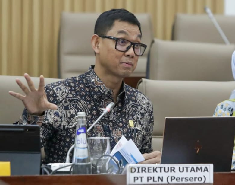 Direktur Utama PLN Darmawan Prasodjo saat menyampaikan paparan pada Rapat Dengar Pendapat Panitia Kerja (Panja) Transisi Energi ke Listrik Komisi VI DPR RI dengan Direksi PLN, di Jakarta pada Senin (02/10). Darmawan menyampaikan, PLN berkomitmen mendukung program transisi, langkah ini bukan karena perjanjian internasional, tetapi karena kesadaran untuk memastikan kehidupan yang lebih baik di masa mendatang.