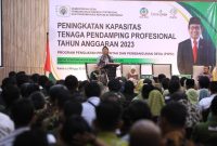 SEMARANG- Menteri Desa, Pembangunan Daerah Tertinggal dan Transmigrasi (Mendes PDTT) Abdul Halim Iskandar memberikan pengarahan pada Acara Peningkatan Kapasitas Tenaga Pendamping Profesional Tahun Anggaran 2023. Jumat (3/11/2023) 
Foto : Didi Humas Kemendesa