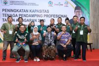 SEMARANG- Menteri Desa, Pembangunan Daerah Tertinggal dan Transmigrasi (Mendes PDTT) Abdul Halim Iskandar memberikan pengarahan pada Acara Peningkatan Kapasitas Tenaga Pendamping Profesional Tahun Anggaran 2023. Jumat (3/11/2023) 
Foto : Didi Humas Kemendesa