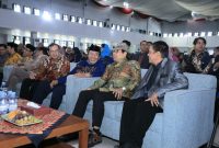 BANGKALAN-Menteri Desa, Pembangunan Daerah Tertinggal dan Transmigrasi (Mendes PDTT) Abdul Halim Iskandar menghadiri dan memberikan Sambutan di Acara Pengukuhan Guru Besar Fakultas Ekonomi dan Bisnis Universitas Trunojoyo Bangkalan - Madura Prov. Jatim., Senin (6/11/2023) 
Foto : Di2 Humas Kemendesa